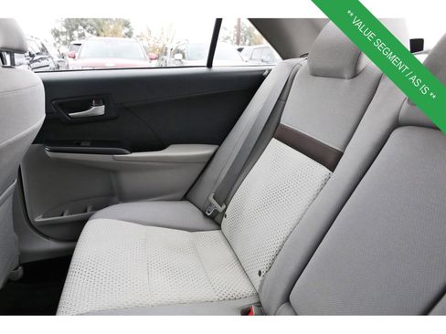 Used 2014 Toyota Camry LE image 13