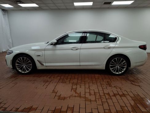 Used 2023 BMW 530e xDrive w/ Premium Package image 2