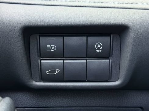 Used 2023 Toyota Highlander XLE FWD image 21