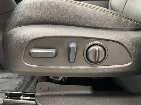 Used 2024 Chevrolet Equinox Premier AWD/4WD image 12