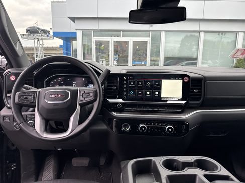 Used 2024 GMC Sierra 1500 SLT image 15