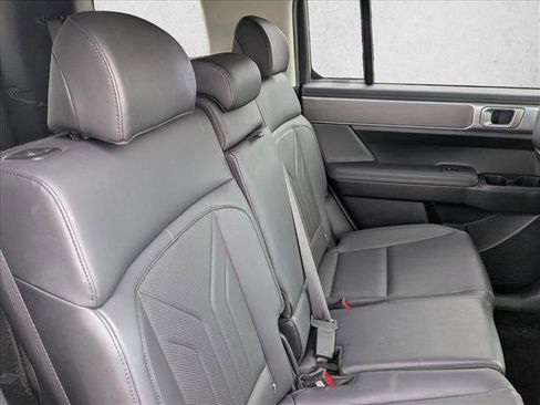 Used 2025 Hyundai Santa Fe SEL image 17