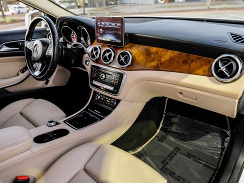 Used 2019 Mercedes-Benz GLA 250 w/ Convenience Package image 13