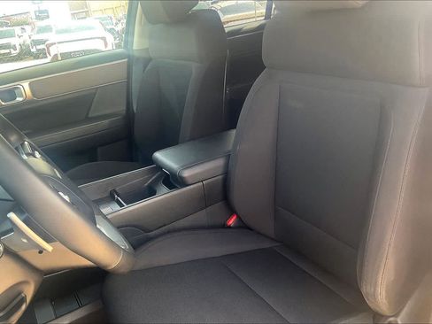 Used 2025 Hyundai Santa Fe SE FWD image 9