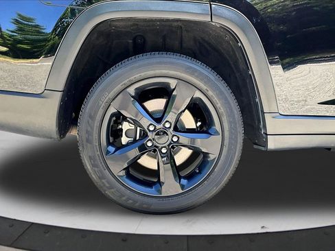 Used 2023 Jeep Grand Cherokee L Laredo AWD/4WD image 35