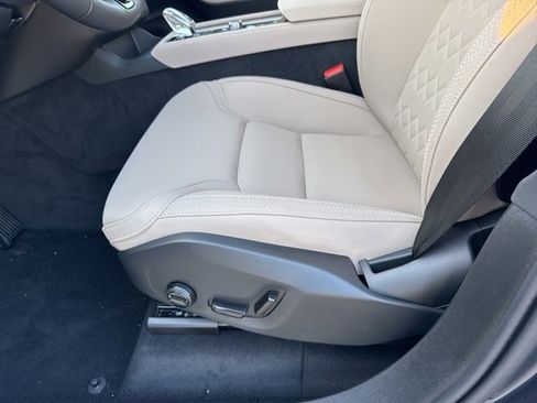 New 2026 Volvo XC90 B6 Plus w/ Protection Package Premier image 11