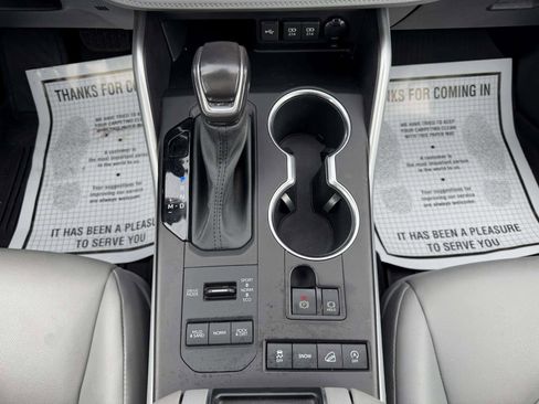 Used 2021 Toyota Highlander XLE AWD/4WD image 33
