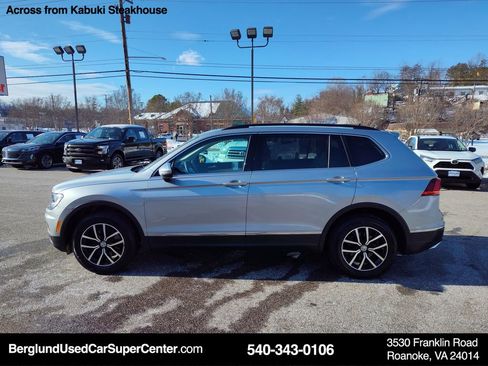 Used 2021 Volkswagen Tiguan SE w/ Panoramic Sunroof Package image 7