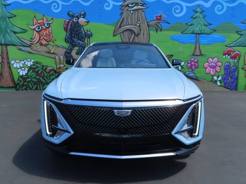 Certified 2024 Cadillac Lyriq Luxury RWD image 2