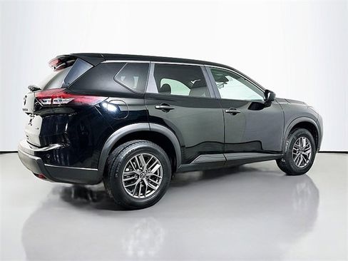 Used 2024 Nissan Rogue S image 7