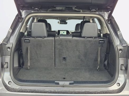 Used 2023 Toyota Highlander XLE FWD image 23