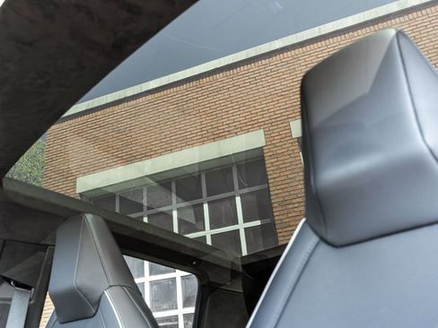 Used 2025 Tesla Cybertruck AWD Crew Cab image 9