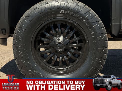 Used 2024 GMC Sierra 2500 AT4 w/ Technology Package image 12