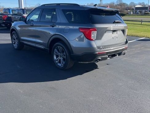 Used 2022 Ford Explorer XLT w/ Equipment Group 202A image 7