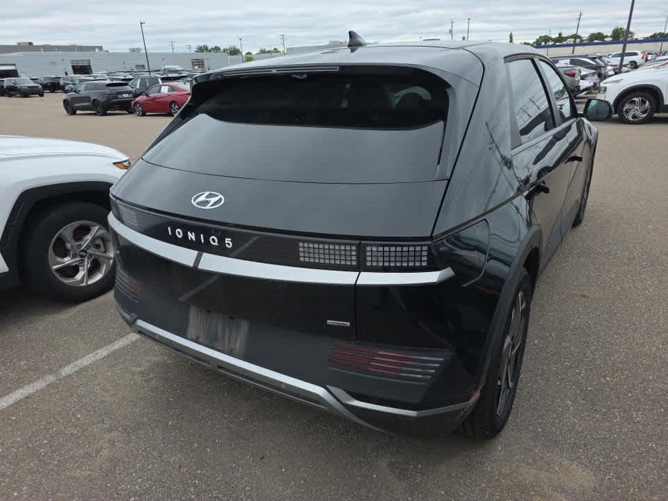 Used 2024 Hyundai Ioniq 5 SEL AWD/4WD image 3
