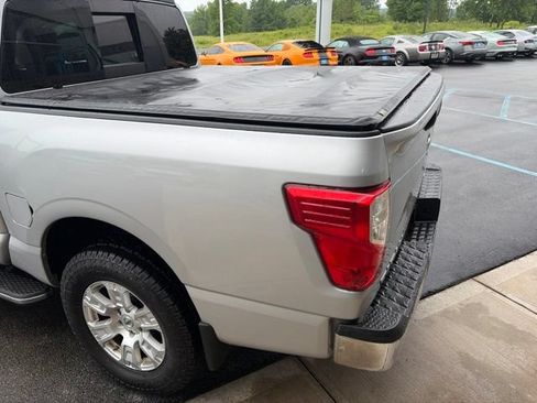 Used 2017 Nissan Titan 4x4 Crew Cab image 27