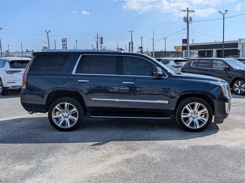 Used 2020 Cadillac Escalade Luxury AWD/4WD image 4