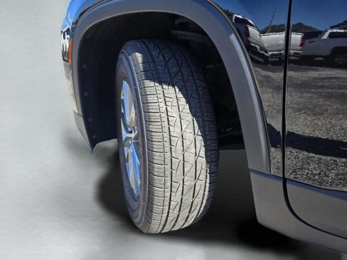 Used 2023 Chevrolet Traverse LT image 41