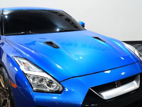 Used 2020 Nissan GT-R Premium AWD/4WD image 12