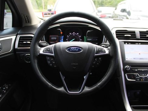Used 2017 Ford Fusion SE w/ Fusion SE Technology Package FWD image 38