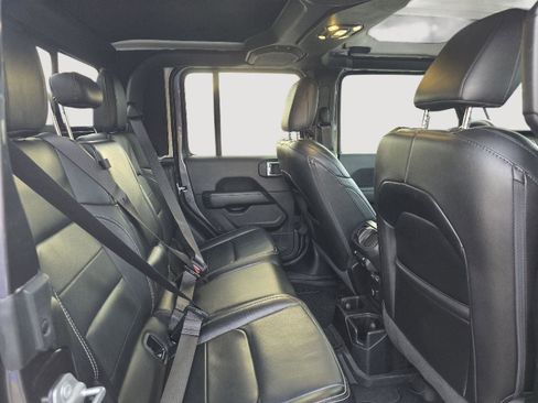 Used 2020 Jeep Gladiator Overland image 13