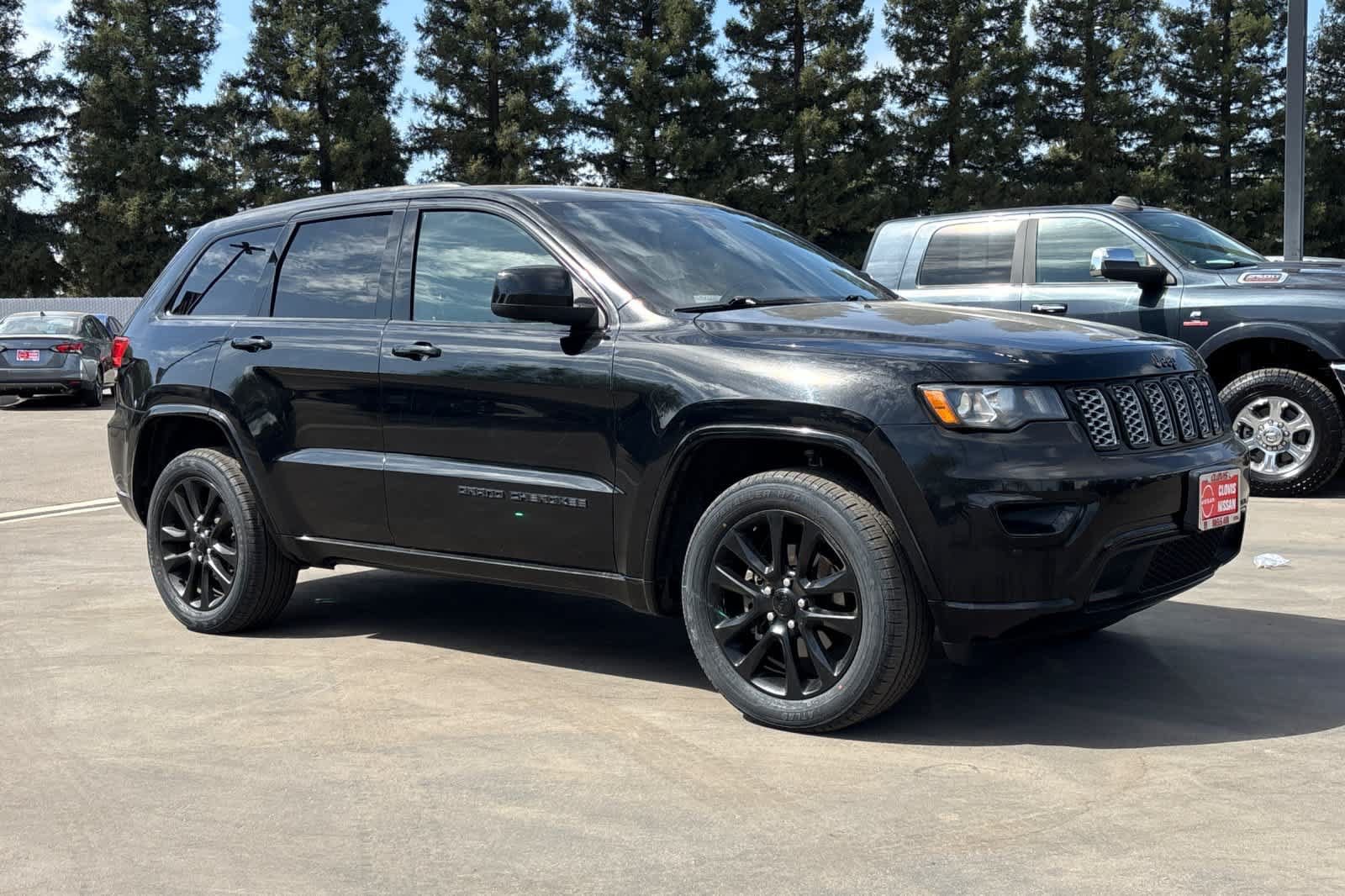 Used 2020 Jeep Grand Cherokee Altitude AWD/4WD image 17
