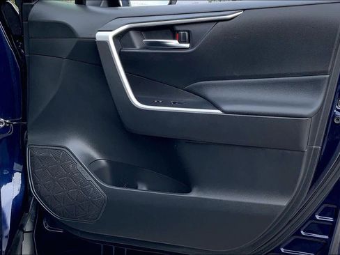 Used 2021 Toyota RAV4 XLE Premium image 21