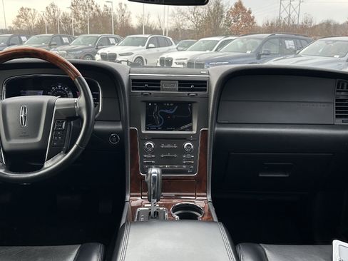 Used 2017 Lincoln Navigator Select image 31