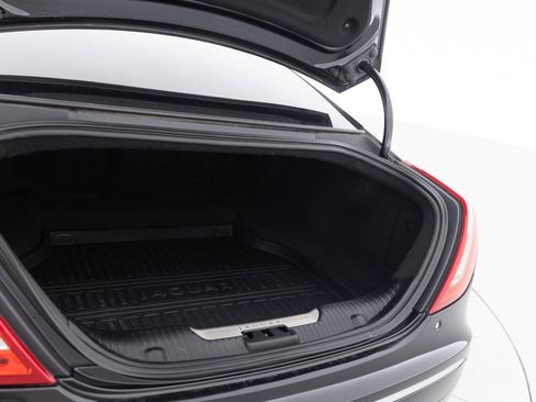 Used 2015 Jaguar XJ RWD image 40