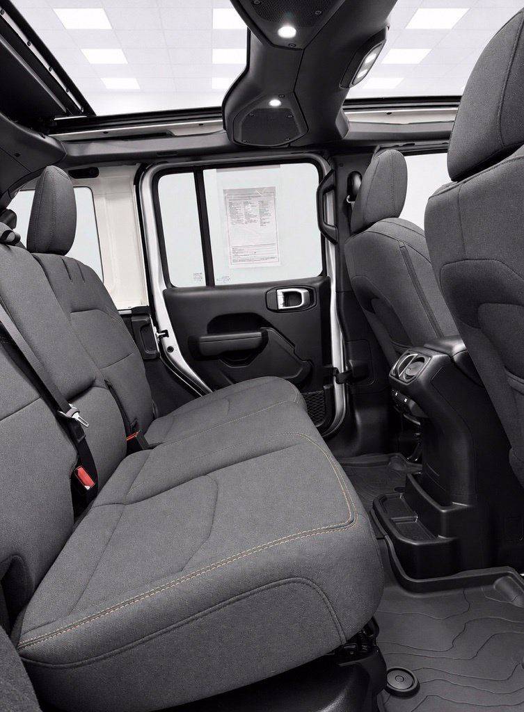 Used 2024 Jeep Wrangler Unlimited AWD/4WD image 28
