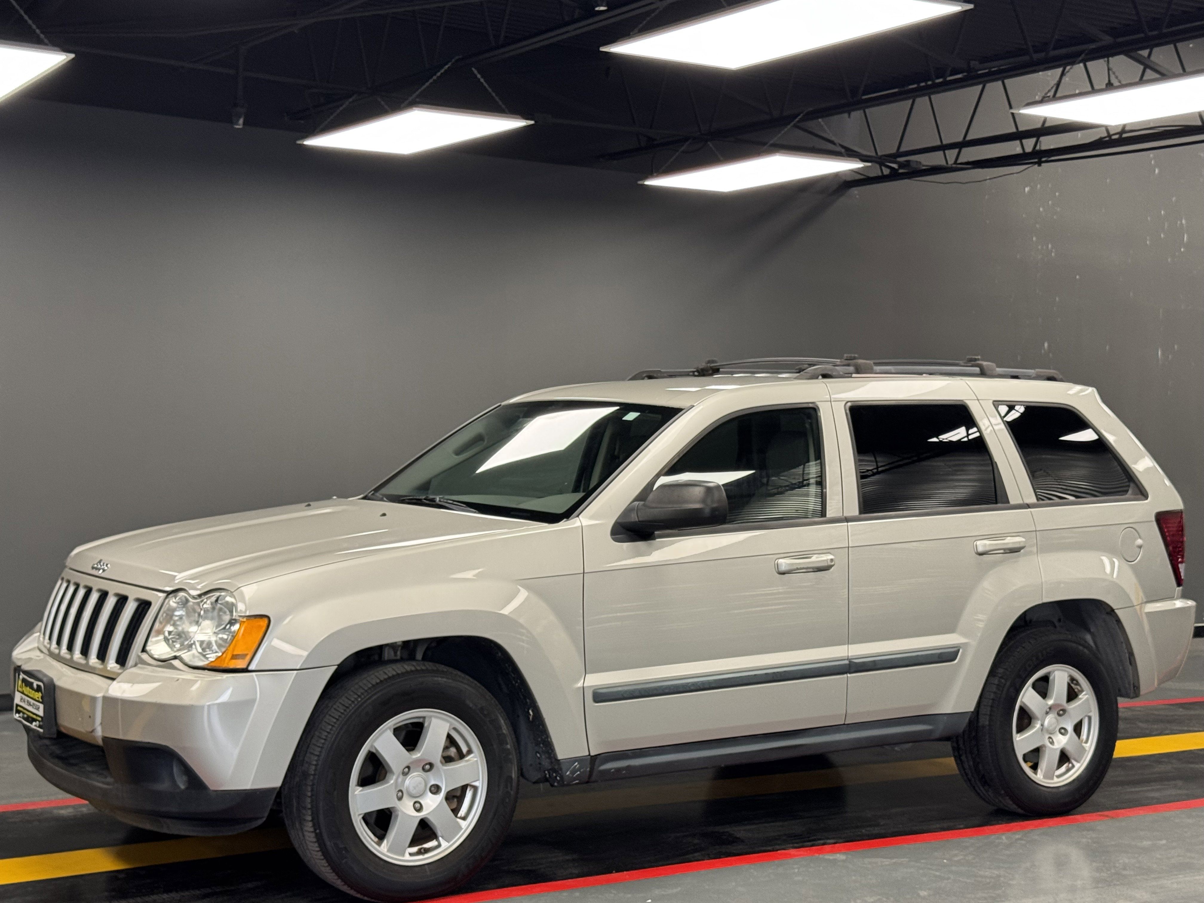 Used 2009 Jeep Grand Cherokee Laredo RWD image 1