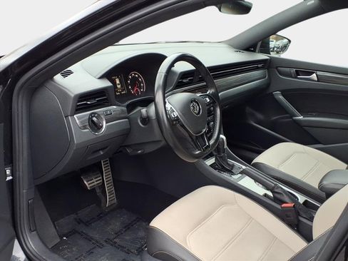 Used 2021 Volkswagen Passat 2.0T R-Line image 8