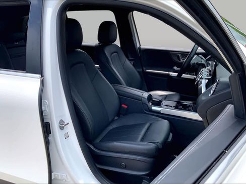 Used 2021 Mercedes-Benz GLB 250 4MATIC image 9