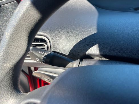 Used 2019 Toyota Prius image 12