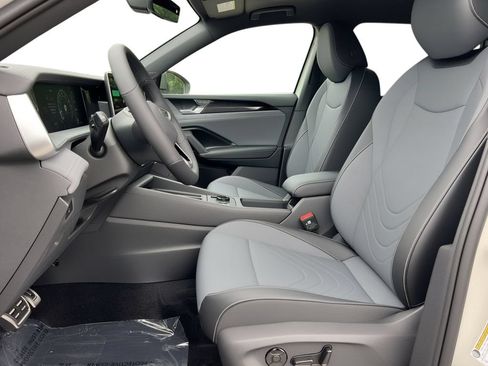 New 2026 Volkswagen Tiguan SE R-Line AWD/4WD image 6