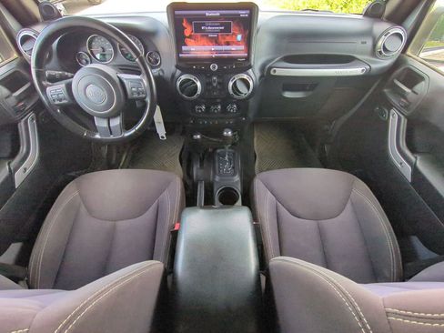 Used 2014 Jeep Wrangler Unlimited Sahara w/ Dual Top Group AWD/4WD image 15