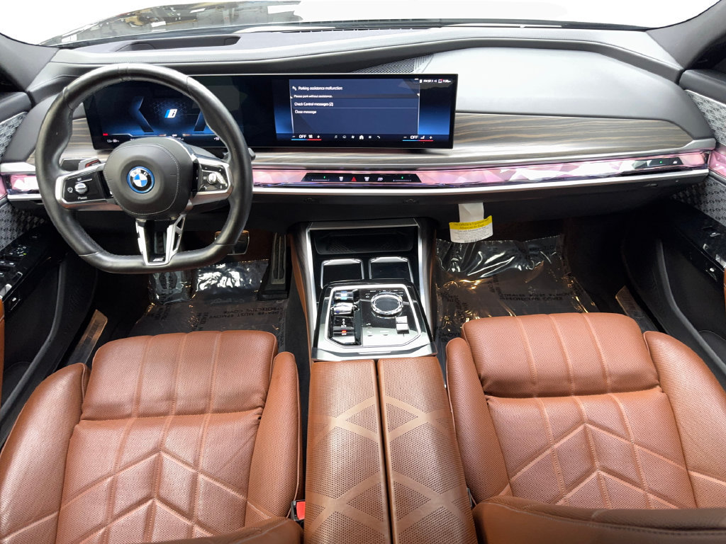Used 2024 BMW i7 xDrive60 w/ Executive Package AWD/4WD image 52