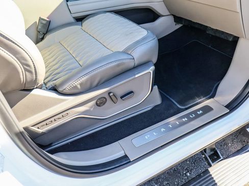 Used 2025 Ford F350 Platinum w/ Platinum Plus Package image 17