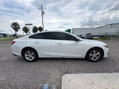 Used 2021 Chevrolet Malibu LS FWD image 2