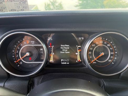 Used 2018 Jeep Wrangler Unlimited Sahara w/ Cold Weather Group AWD/4WD image 21