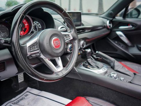 Used 2018 FIAT 124 Spider Abarth w/ Convenience Group image 11