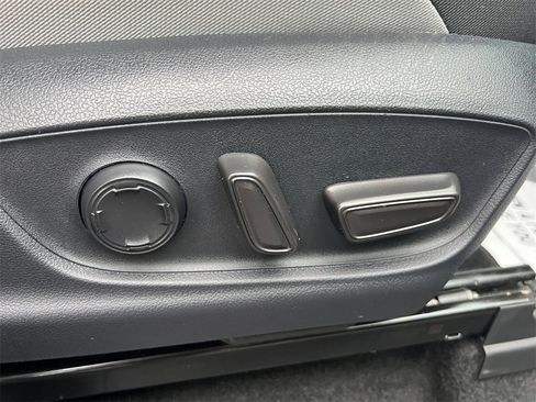 Used 2024 Toyota Tacoma TRD Off-Road image 33