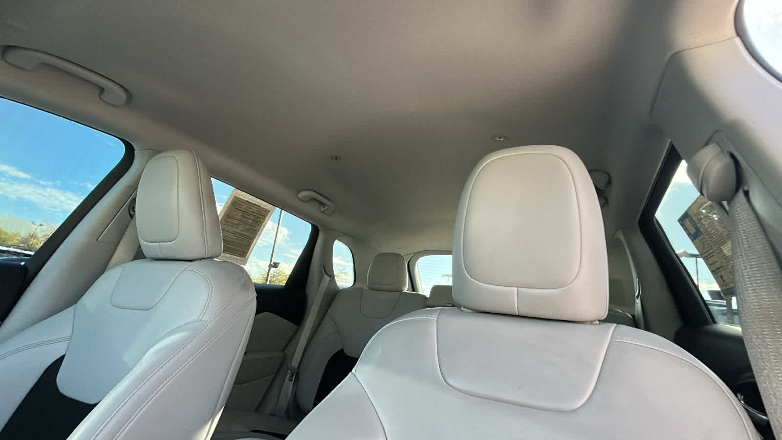 Used 2021 Jeep Cherokee Latitude Plus AWD/4WD image 11