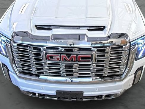 Used 2025 GMC Sierra 3500 Denali w/ Technology Package AWD/4WD image 17