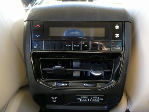 Used 2021 Jeep Grand Cherokee L Limited image 21