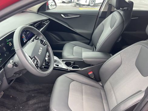 Certified 2023 Kia Niro EX image 4