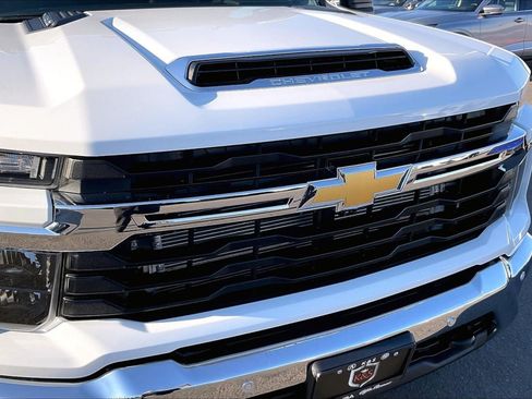 Used 2025 Chevrolet Silverado 3500 LT w/ Safety Package AWD/4WD image 28
