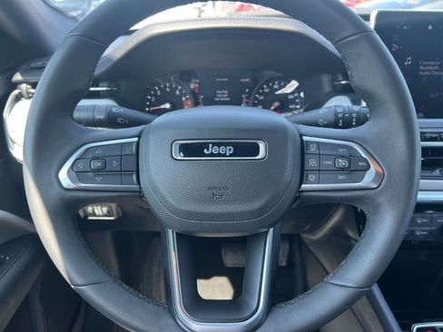 Used 2025 Jeep Compass Limited image 30