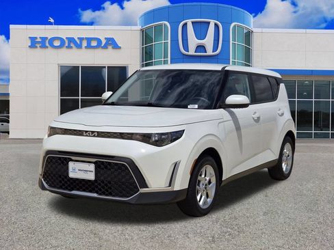 Used 2024 Kia Soul LX w/ Option Group 015 FWD image 7