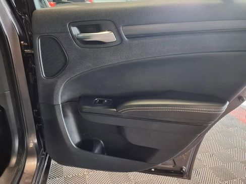 Used 2016 Chrysler 300 S image 9